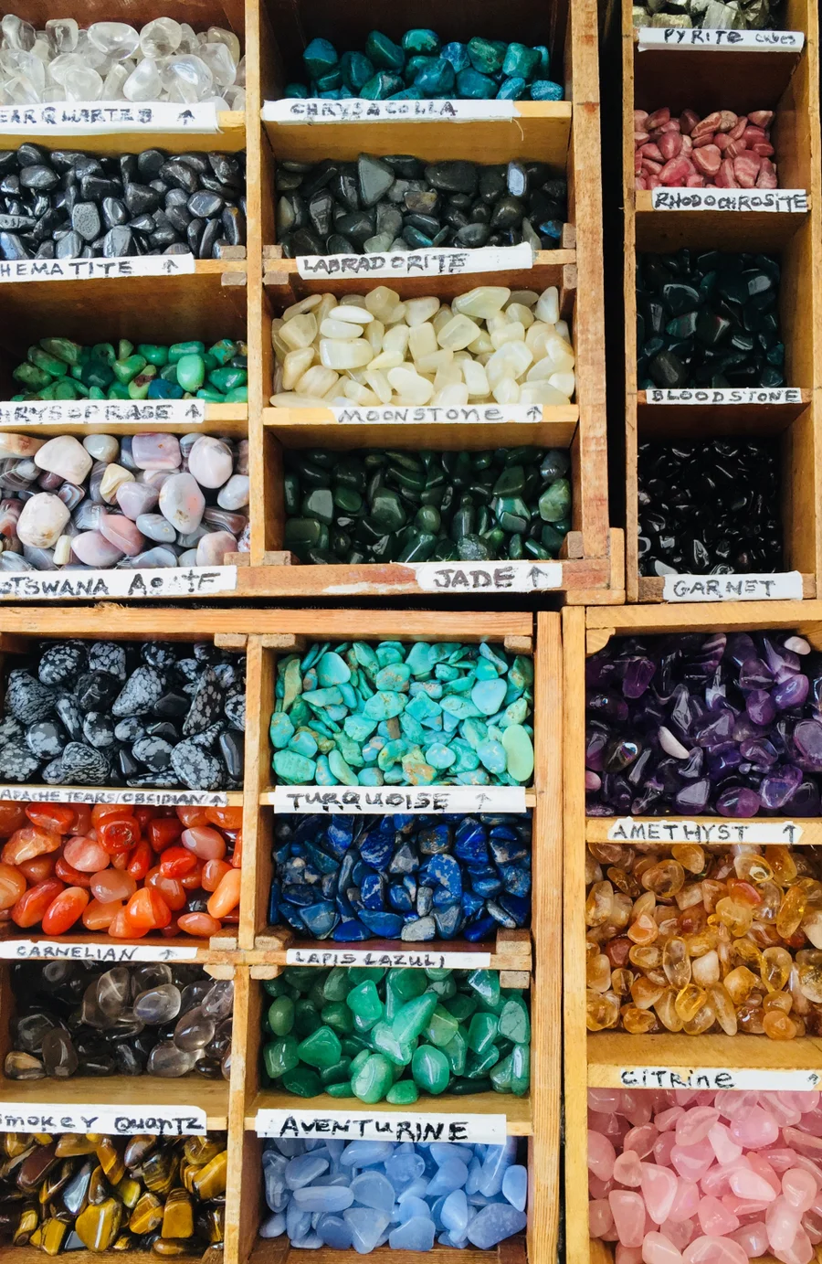 Spiritualiteit. Esoterie. Spirituele winkel. Spirituele webshop. Kaartleggingen. Edelstenen. Wierook. Chakra. Healing. Heksenopleiding. Kruiden. Gidsen.