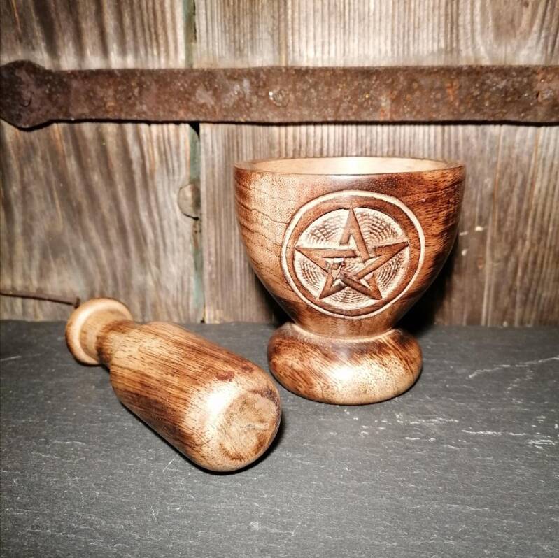 Houten vijzel met pentagram