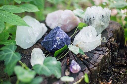 Heksen kruiden edelstenen reiki wierook spiritualiteit spiritueel kaartlegging helderziende medium energetisch therapeut
