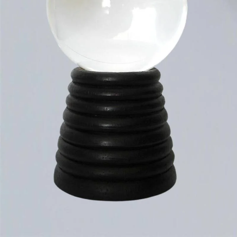 Conische glazen bolhouder van hout
