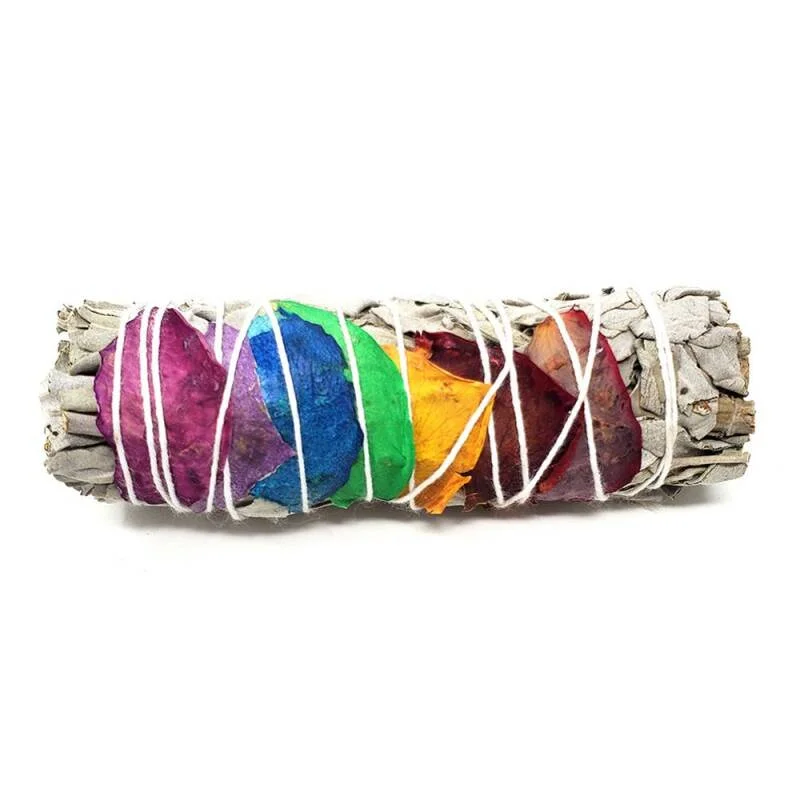 7 Chakra Witte Salie Smudge Stick met Rozenblaadjes – Energetische Reiniging