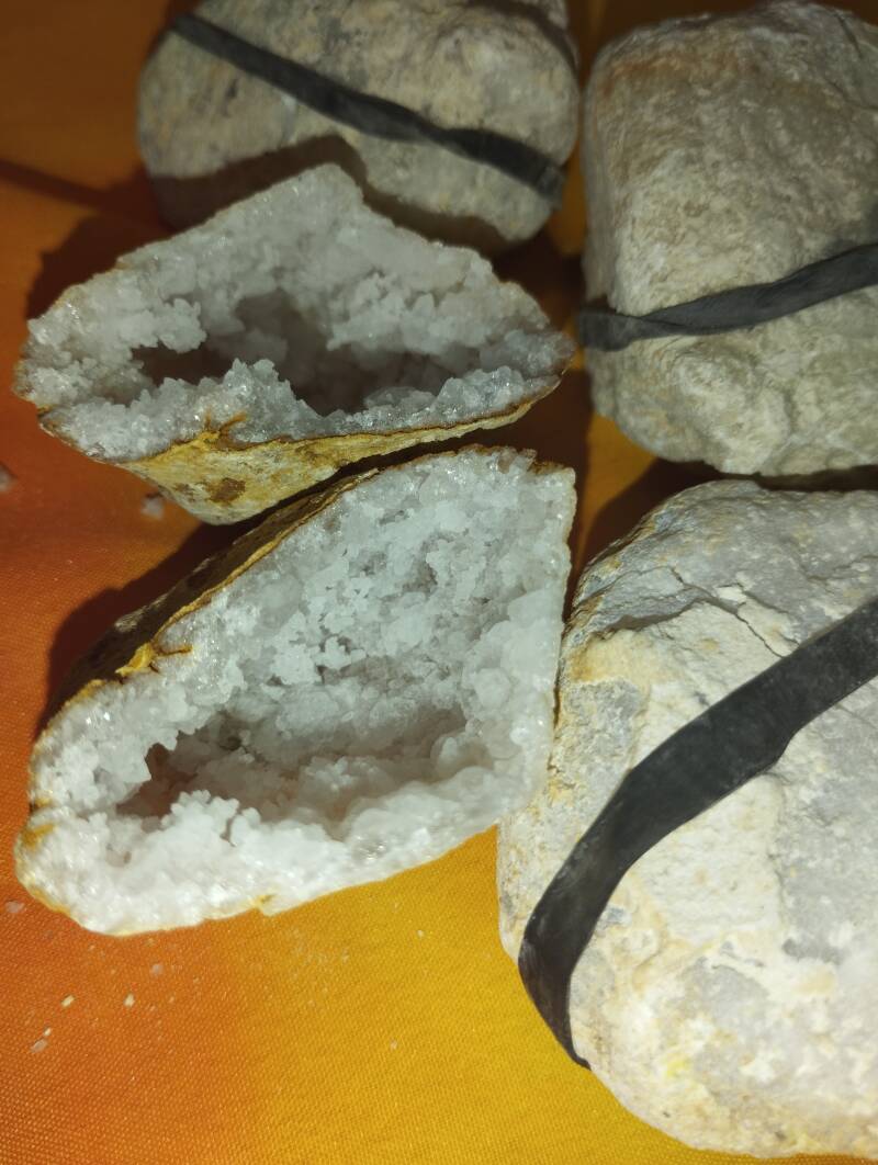 Bergkristal geode compleet